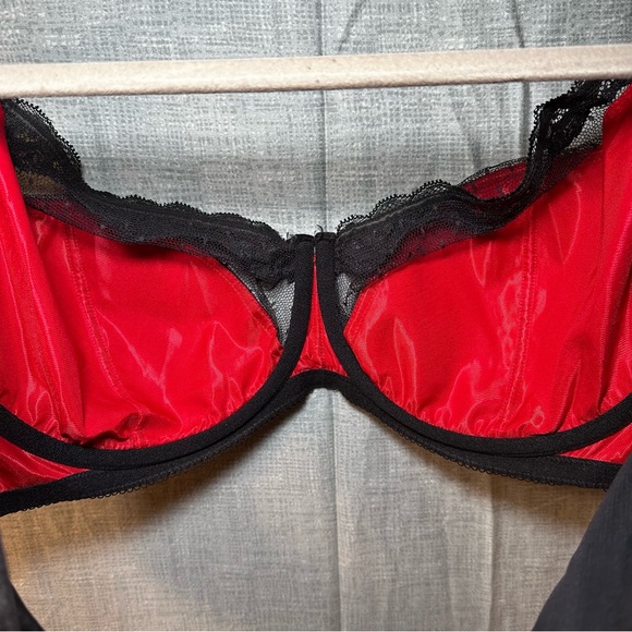 Cacique red and black lace bra 4 clasp closure size 46DD sexy New without tags - Picture 5 of 9
